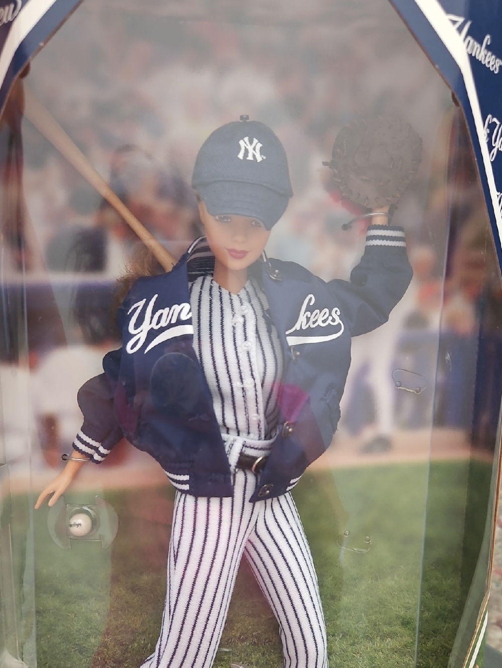 1999 New York Yankees Barbie - Picture 2 of 13